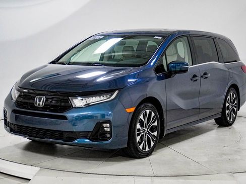 Used 2025 Honda Odyssey Elite image 3