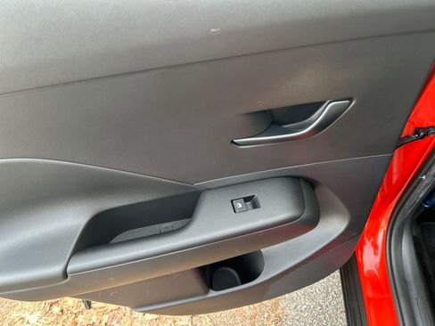 Certified 2025 Hyundai Kona SE image 24