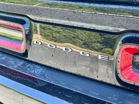 Used 2018 Dodge Challenger SXT image 15