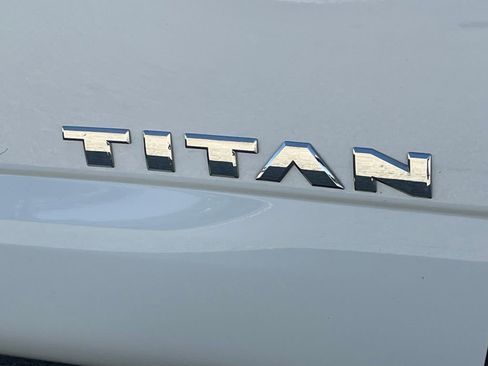 Used 2024 Nissan Titan SV w/ SV Convenience Package AWD/4WD image 12
