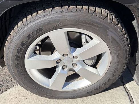 Used 2024 Land Rover Defender 110 X-Dynamic SE image 4