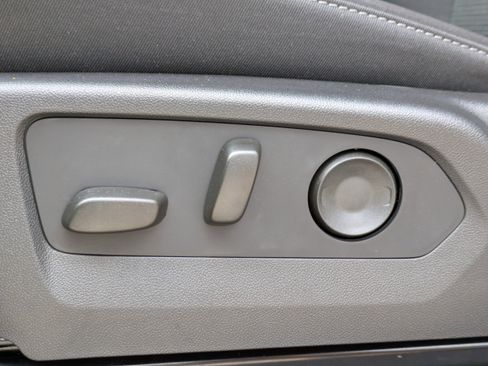 New 2024 Chevrolet Colorado LT w/ LT Convenience Package II image 13