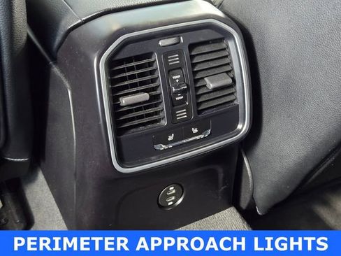 Used 2022 Porsche Macan S image 9