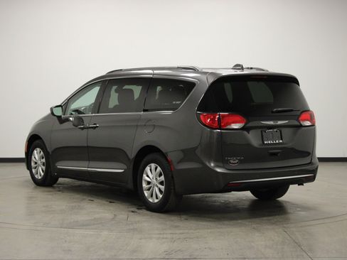 Used 2017 Chrysler Pacifica Touring-L image 6