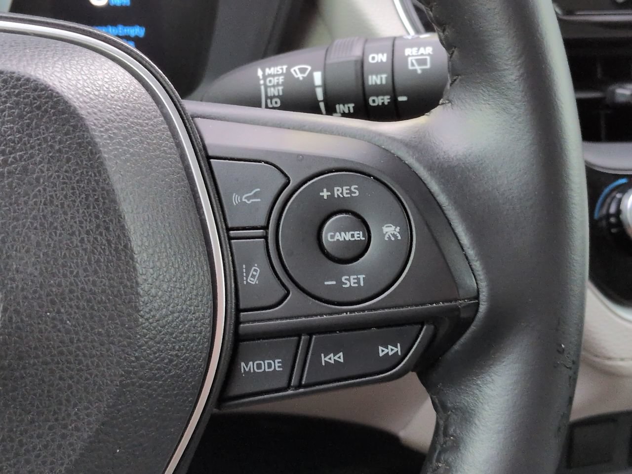 Used 2022 Toyota Corolla Cross LE w/ Moonroof Package FWD image 24