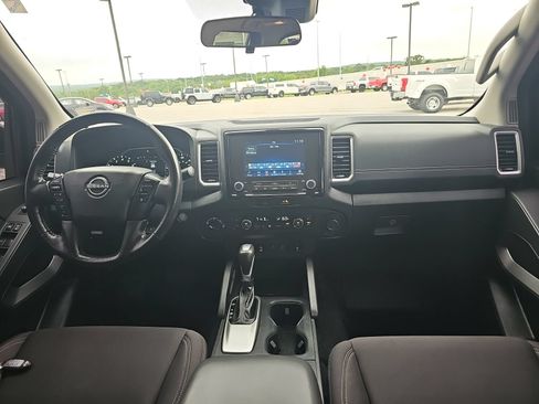 Used 2022 Nissan Frontier SV AWD/4WD image 30