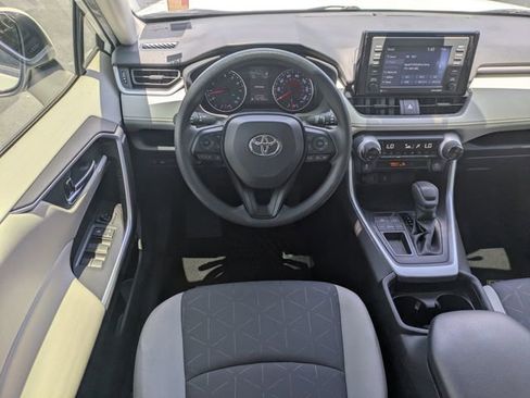 Used 2020 Toyota RAV4 XLE w/ Convenience Package FWD image 17