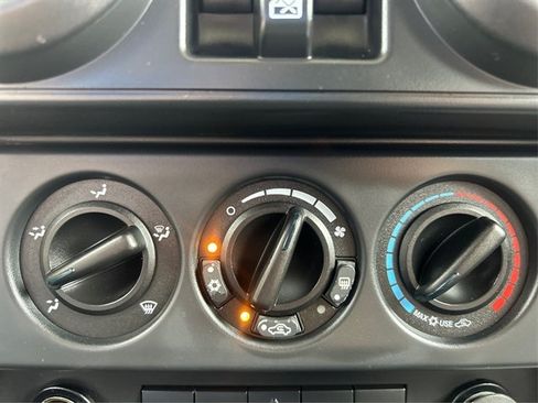 Used 2009 Jeep Wrangler Unlimited X AWD/4WD image 35