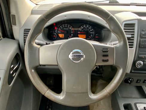 Used 2012 Nissan Frontier SV image 35