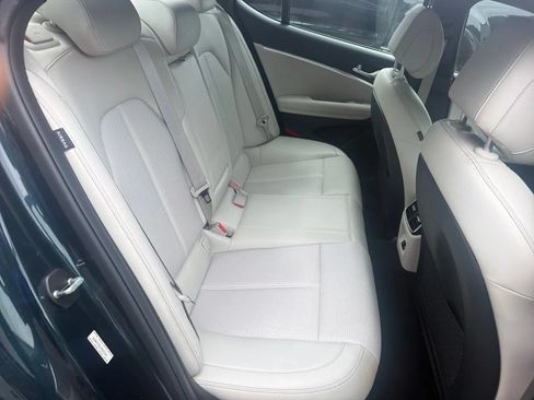 Used 2025 Genesis G70 2.5T RWD image 21