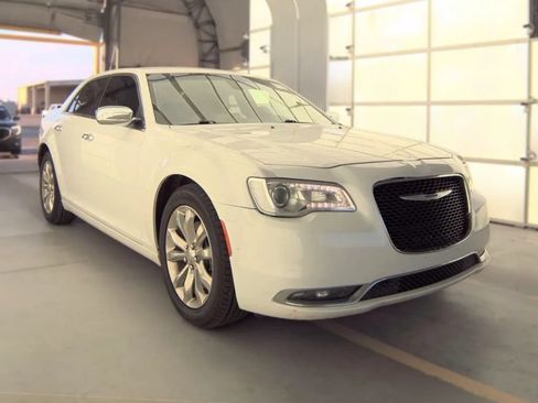 Used 2019 Chrysler 300 Limited AWD/4WD image 5