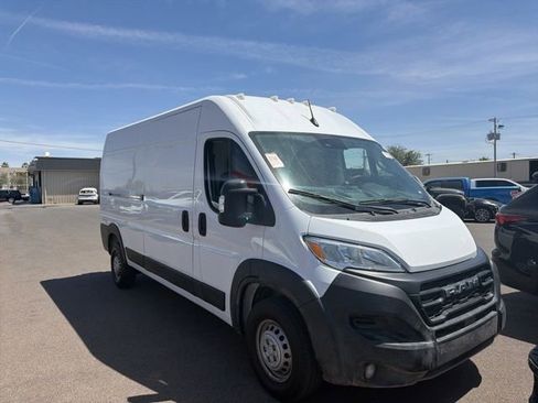 Used 2024 RAM ProMaster 2500 w/ Convenience Group FWD image 2