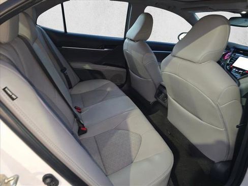 Used 2018 Toyota Camry XSE image 11