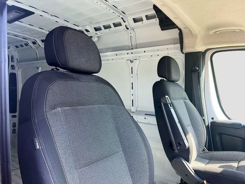 Used 2024 RAM ProMaster 2500 w/ Safety Group FWD image 24