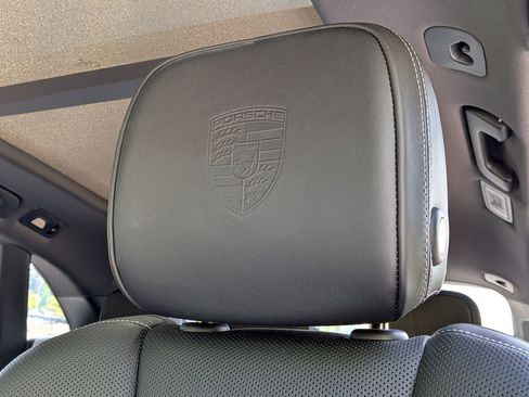 Certified 2025 Porsche Macan Turbo AWD/4WD image 6