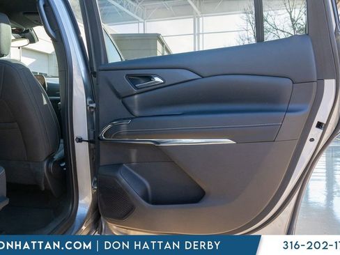 Used 2025 Chevrolet Traverse LT image 19