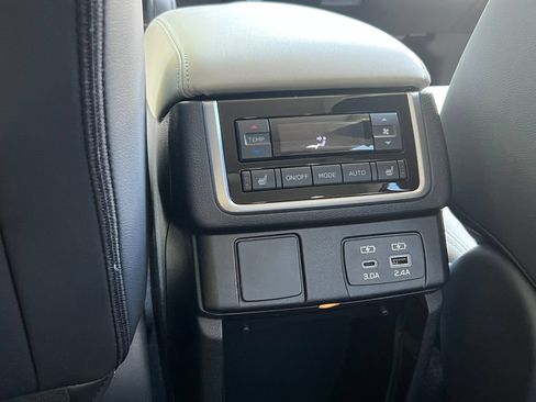Used 2023 Subaru Ascent Limited w/ Technology Package AWD/4WD image 13