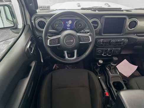 Used 2022 Jeep Wrangler Unlimited Sahara AWD/4WD image 20