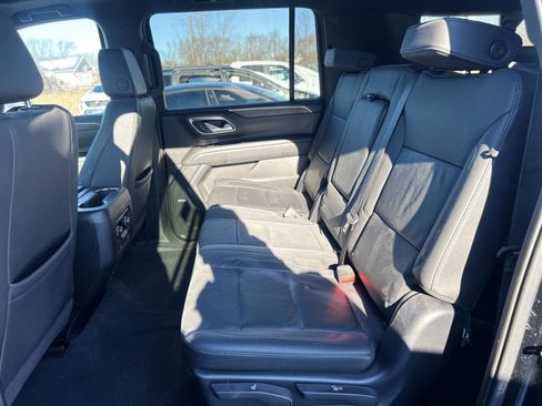Used 2023 Chevrolet Suburban Z71 w/ Off-Road Capability Package image 7