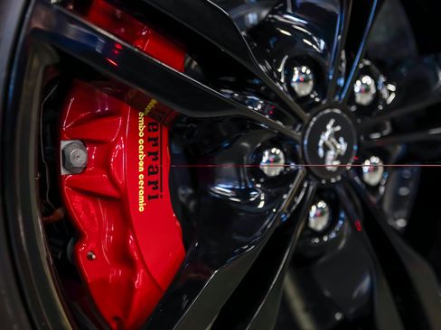 Used 2020 Ferrari Portofino RWD image 31