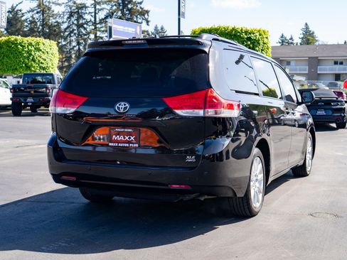 Used 2013 Toyota Sienna XLE w/ Premium Pkg AWD/4WD image 13