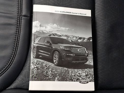 Used 2020 Ford Explorer Platinum w/ Premium Technology Package image 29