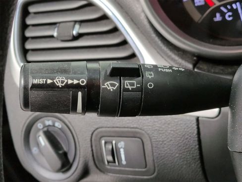 Used 2018 Dodge Journey SE image 27