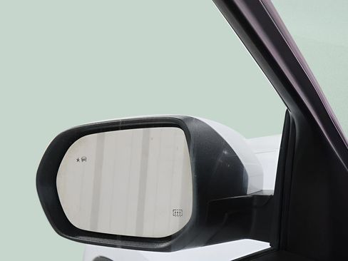 Used 2025 Chevrolet Equinox LT w/ Convenience Package II image 23