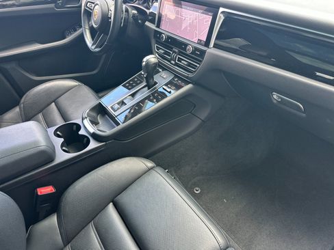 Certified 2023 Porsche Macan AWD/4WD image 16
