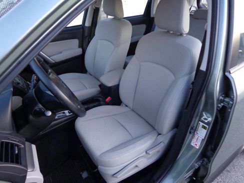 Used 2014 Subaru Forester 2.5i image 11