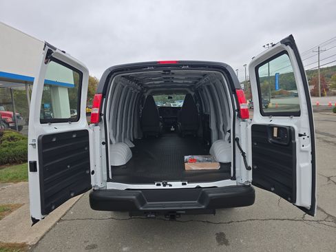 New 2025 GMC Savana 3500 Extended w/ Driver Convenience Package image 5