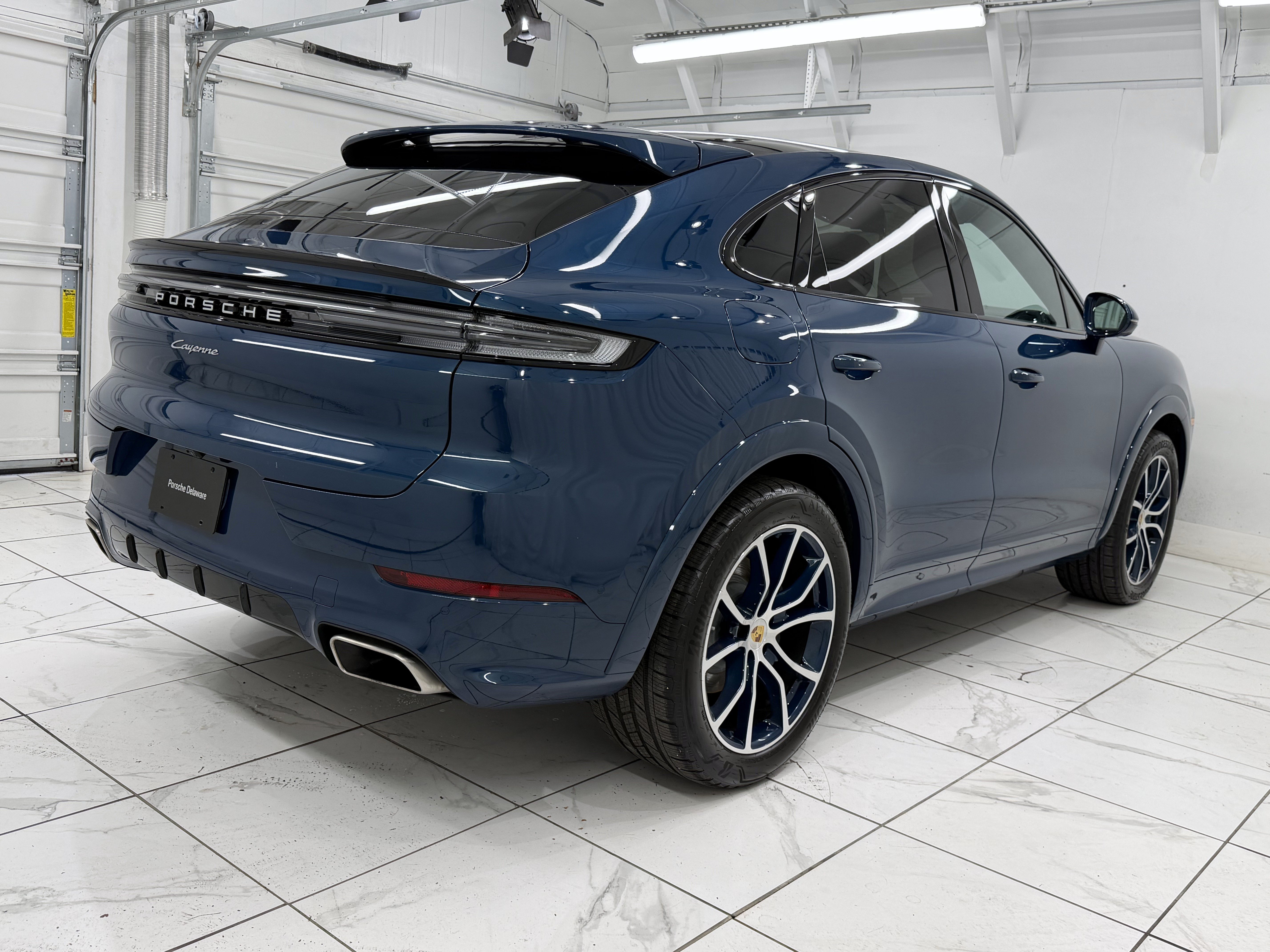 Certified 2024 Porsche Cayenne Coupe AWD/4WD image 11