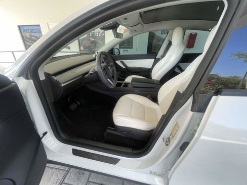 Used 2021 Tesla Model Y Long Range AWD/4WD image 8