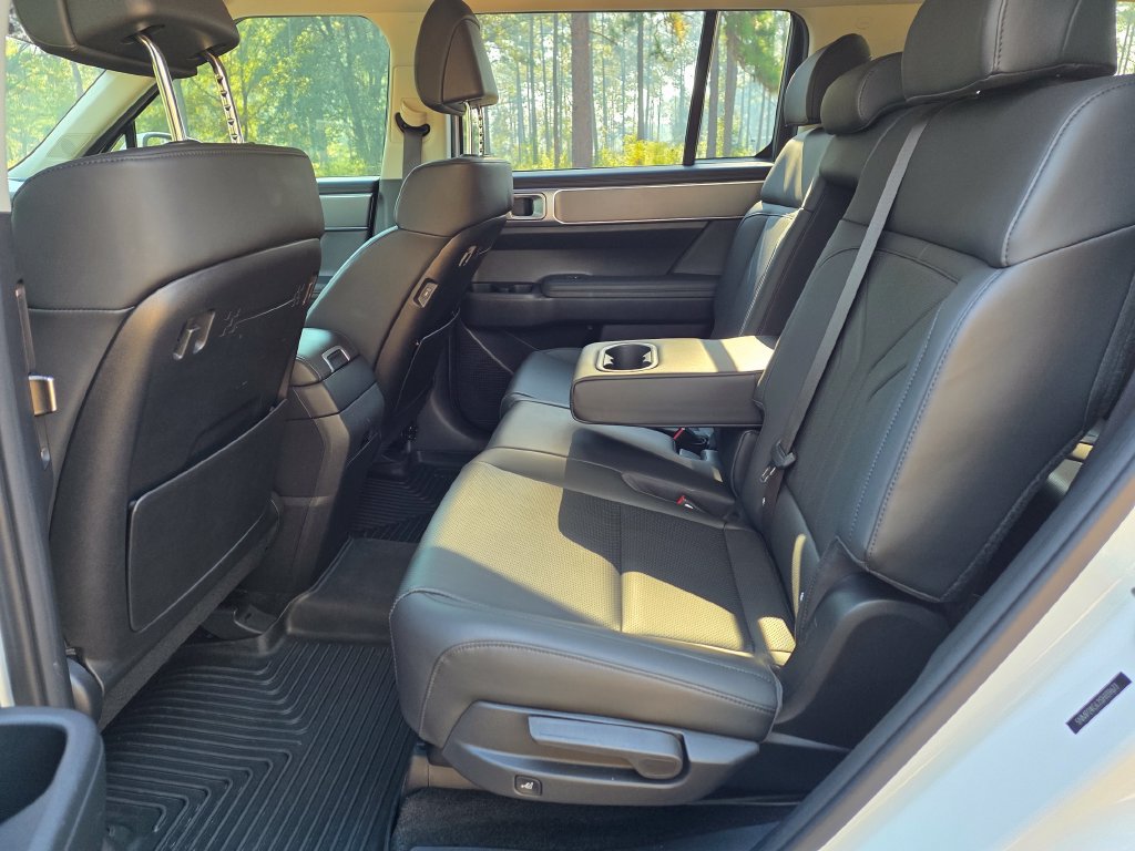Used 2025 Hyundai Santa Fe SEL FWD image 14