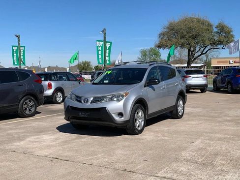 Used 2014 Toyota RAV4 LE FWD image 4