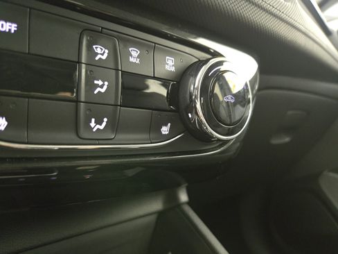Used 2024 Chevrolet TrailBlazer LT w/ Convenience Package FWD image 25