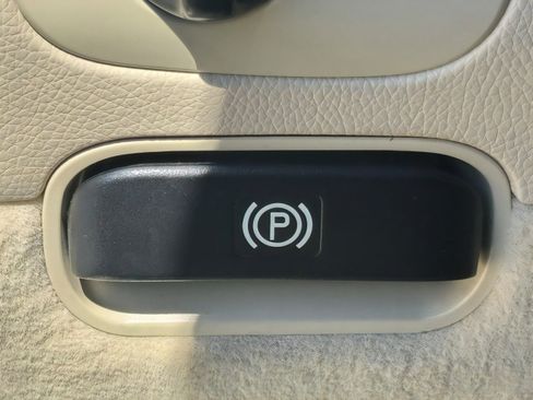 Used 2004 Mercedes-Benz CLK 320 Cabriolet 3.2L image 21