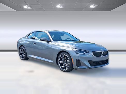 Used 2025 BMW 230i Coupe w/ Convenience Package image 7