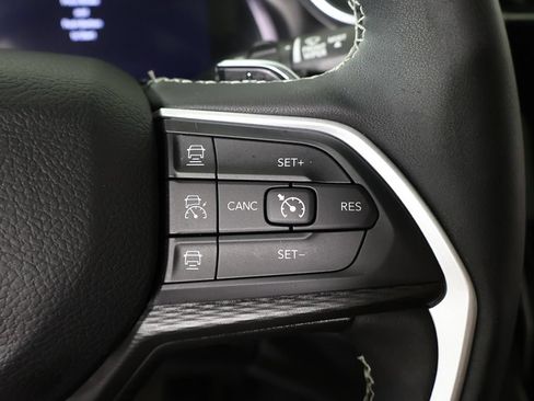 Used 2023 Jeep Grand Cherokee L Laredo AWD/4WD image 46