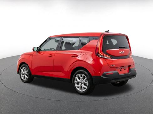 Used 2025 Kia Soul LX w/ LX Technology Package FWD image 7