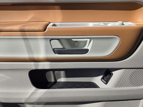 New 2025 Volkswagen ID. Buzz Pro S Plus RWD image 17