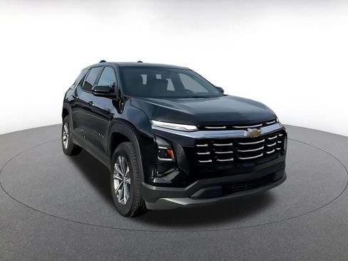 Used 2025 Chevrolet Equinox LT image 3