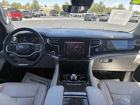 Used 2022 Jeep Wagoneer Series III w/ Premium Group I AWD/4WD image 15
