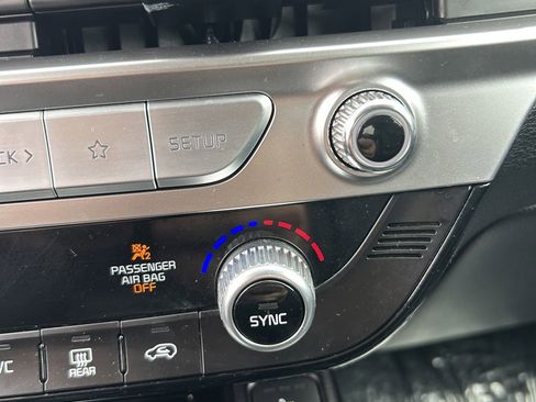 Used 2025 Kia Telluride S AWD/4WD image 36