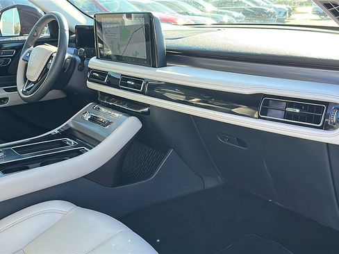 Used 2025 Lincoln Aviator 2WD image 23