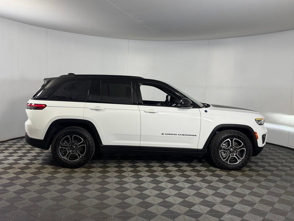 Used 2023 Jeep Grand Cherokee Trailhawk w/ Luxury Tech Group III AWD/4WD image 5