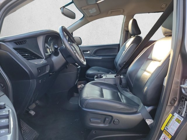 Used 2015 Toyota Sienna SE FWD image 17