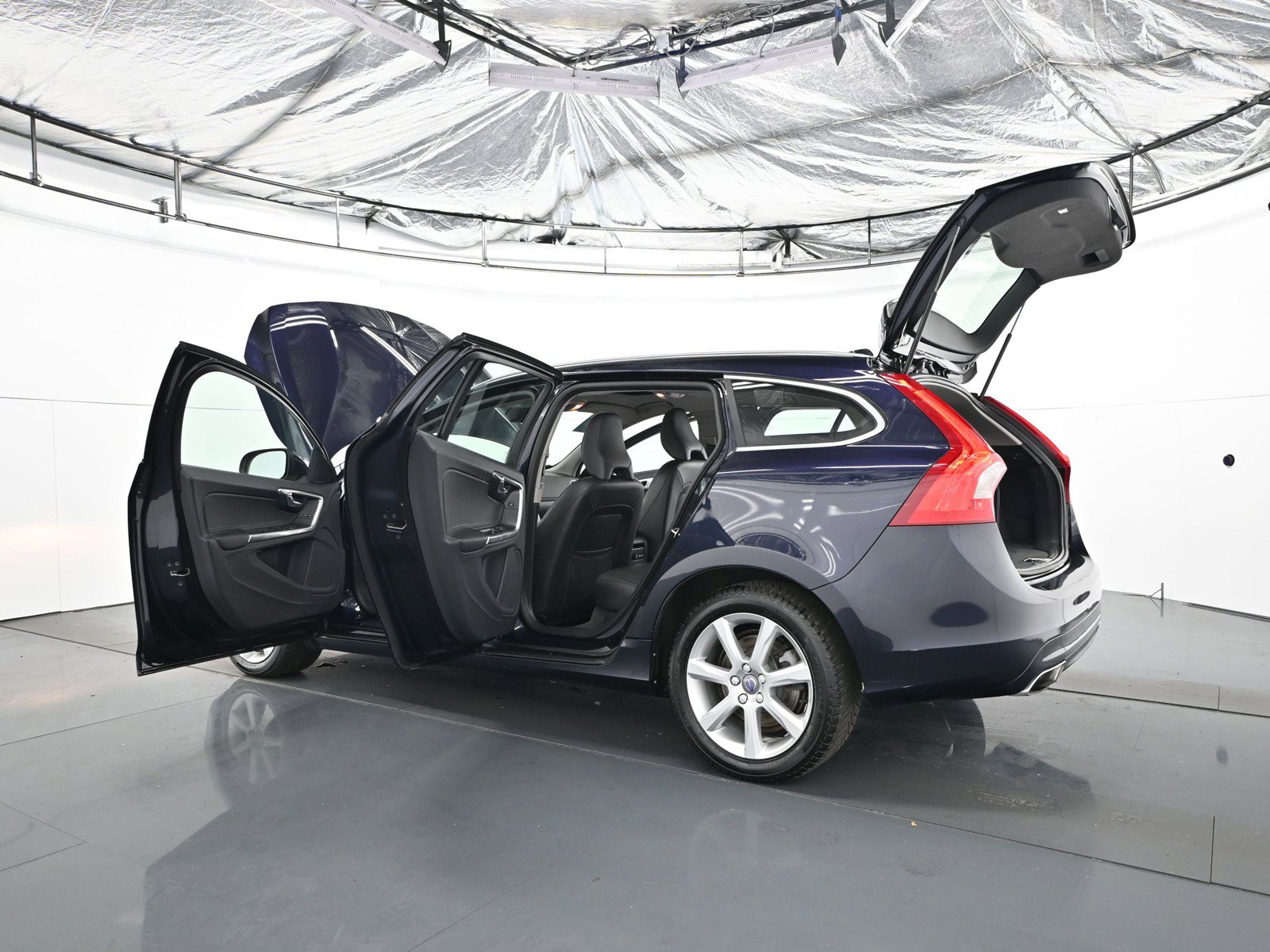 Used 2017 Volvo V60 T5 Premier w/ Convenience Package AWD/4WD image 37