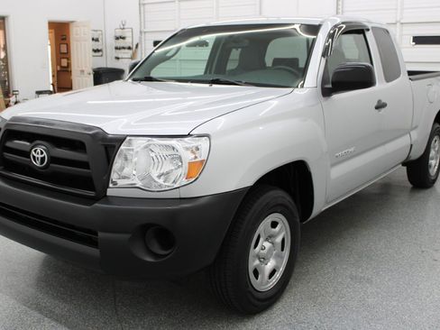 Used 2010 Toyota Tacoma 2WD Access Cab image 3