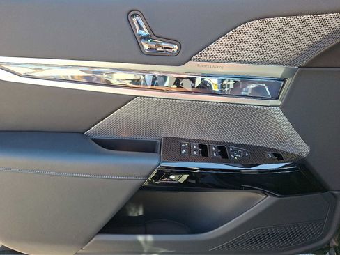 Used 2024 BMW i7 eDrive50 w/ M Sport Package image 12